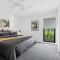 The Sinatra Holiday House in Mulwala - 10 individual beds