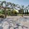 Charming Cottage in Oppède amidst Vineyards