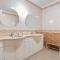 Tropical 2 BDR Apt in Lagos Centre by LovelyStay
