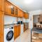 Tropical 2 BDR Apt in Lagos Centre by LovelyStay