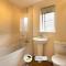 3 Bedroom House By B and R Serviced Accommodation Amesbury With Wifi & Free Parking