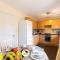 3 Bedroom House By B and R Serviced Accommodation Amesbury With Wifi & Free Parking