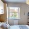 Pebble Place, sleeps 6, 1 small dog welcome Pebble Place, sleeps 6, 1 small dog welcome