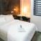 LONGVIEW HOME-STUDIOS