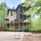 Hot Tub and Trail Access Treehouse in Landrum!