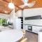 Driftwood Loft - Tropical Gateway to Bayfront & CBD