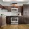 Downtown Chic Retreat | Elegant + Free Parking