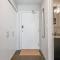 Downtown Chic Retreat | Elegant + Free Parking