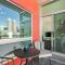 Downtown Chic Retreat | Elegant + Free Parking