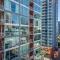 Downtown Chic Retreat | Elegant + Free Parking