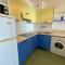 Seaview flat just 70m from the sea