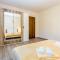Dvosobni apartman u kući s bazenom, 1 kat