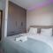 Moderne Designer-Maisonette 2 Schlafzimmer eigene Terrasse mit Grilltisch und Fitnessbereich