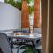 Moderne Designer-Maisonette 2 Schlafzimmer eigene Terrasse mit Grilltisch und Fitnessbereich