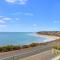 5 bd 2 bath stylish retreat close to beach and wineries in Christie Downs