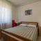 Apartments with a parking space Novigrad - 7135