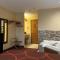 Super 8 by Wyndham Paris IL