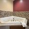 Super 8 by Wyndham Paris IL