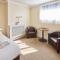 Aaron Accommodation