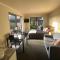 Modern BNB unit with Wifi and Breakfast