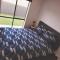 Modern cosey 4bedroom house walk to beach
