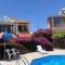 Eva Gardens corner house with stunning garden and huge swimming pool next to CORAL BAY