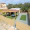 Jasmine Retreat - Modern 2BR Home with Private Jacuzzi Near the Beach
