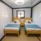 Jasmine Retreat - Modern 2BR Home with Private Jacuzzi Near the Beach