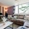 Comfortable 3-Storey House with Free Car Parking