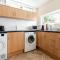 Comfortable 3-Storey House with Free Car Parking
