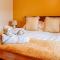 Luxury farmhouse Sleeps 8 hottub Brecon Beacons