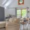 Belles on Ballow - Lorikeet Lodge - Absolute Waterfront