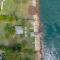Belles on Ballow - Lorikeet Lodge - Absolute Waterfront