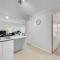 Modern Coastal Retreat 2BR Near Rockingham Beach