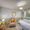 Apartment 8 - Large Studio Sea Front-Ground floor -Free Parking