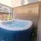 Open Mind Property - Hot Tub, 5 Bedroom & Free Parking