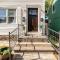 2 bedroom Apt