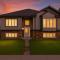 Tropical Oasis - King Beds - Free Netflix & Parking - Fast Wi-Fi
