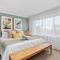 Modern Coastal 4 Bedroom house in paradise, walk to beach and rockpools, large yard
