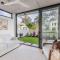 Lakehouse No 2- Lakefront Luxury Escape Villa - Pet Friendly