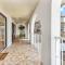 Upper Lvl Boyd-3 Bedroom Sunny Coastal