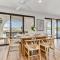 Upper Lvl Boyd-3 Bedroom Sunny Coastal