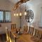Cheerful 3-bedroom cabin with hot tub