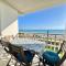 Rosanna, terrazza vista mare, 2 camere, clima e 2 posti auto a soli 50 m dal mare! by Alfareal
