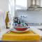 Bright spacious getaway close to the Sea