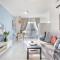 Bright spacious getaway close to the Sea