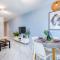 Bright spacious getaway close to the Sea