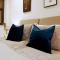 Market Haven Studios, Multiple Units Available Perfect for Mid Term Stays, Buisness, Leisure, Travelers with Sofa Beds on request