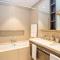 HomesGetaway - Sophisticated 3BR with Maids Room in Downtown