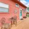 Pet-Friendly Fredericksburg Cabin with Hot Tub!